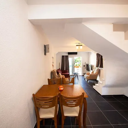 Fantastic Close To Beach With Balcony And Backyard In Bodrum Willa