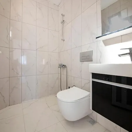 Fantastic Close To Beach With Balcony And Backyard In Bodrum Willa