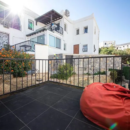 Fantastic Close To Beach With Balcony And Backyard In Bodrum Willa