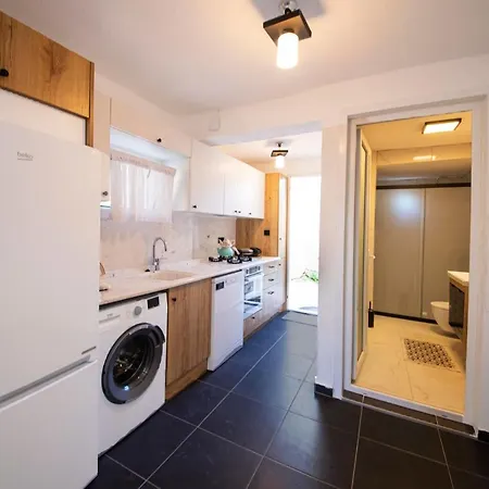 Fantastic Close To Beach With Balcony And Backyard In Bodrum Willa Gumbet