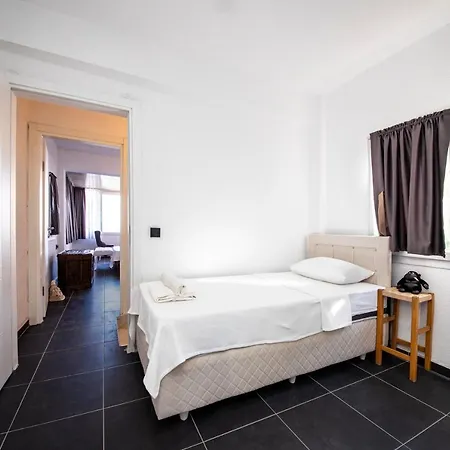 Fantastic Close To Beach With Balcony And Backyard In Bodrum Willa Gumbet